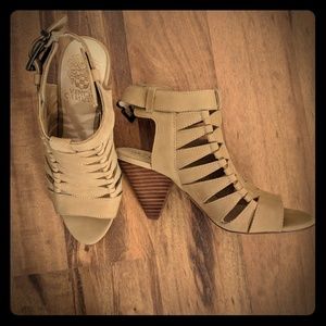 Vince Camuto light tan Leather Sandal size 6 NWOT